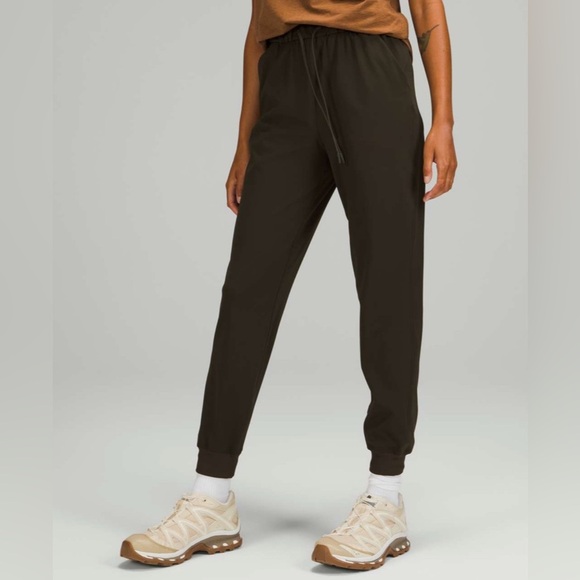 Lululemon Stretch High-Rise Jogger in Dark Olive W5DQDS - Picture 1 of 10